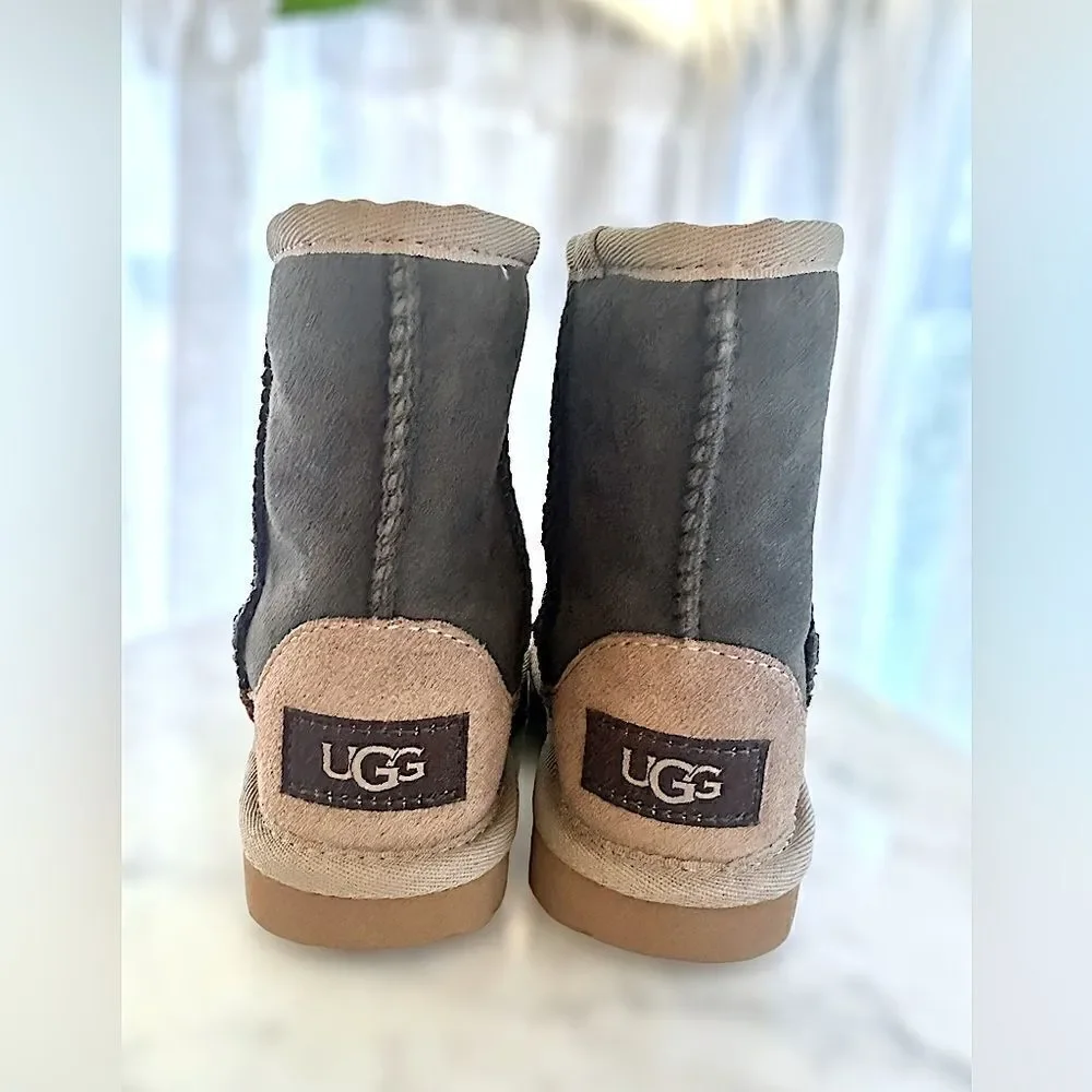 UGG Toddler Kids Classic Short II Boots Size 7